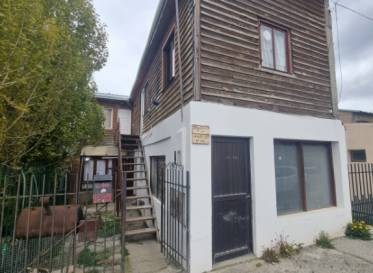 VENTA - CASA CON LOCAL COMERCIAL